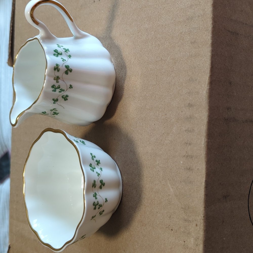 IRISH ROYAL TARA CHINA ☘️  Creamer and Sugar Bowl Set.